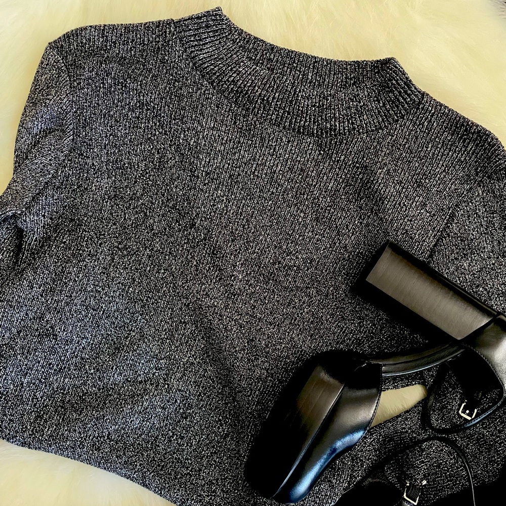 Stunning dark metallic sweater 🖤